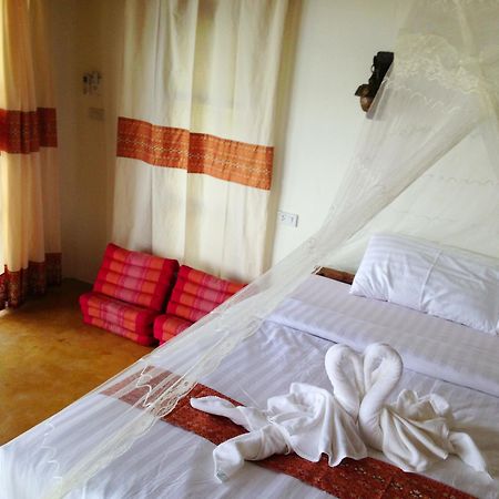 Nautilus Right On The Beach Resort Ko Lanta Exterior foto