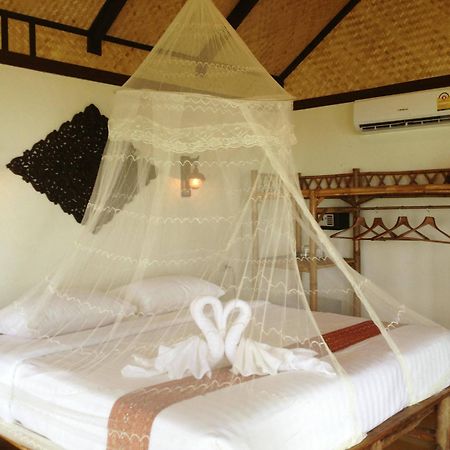 Nautilus Right On The Beach Resort Ko Lanta Exterior foto